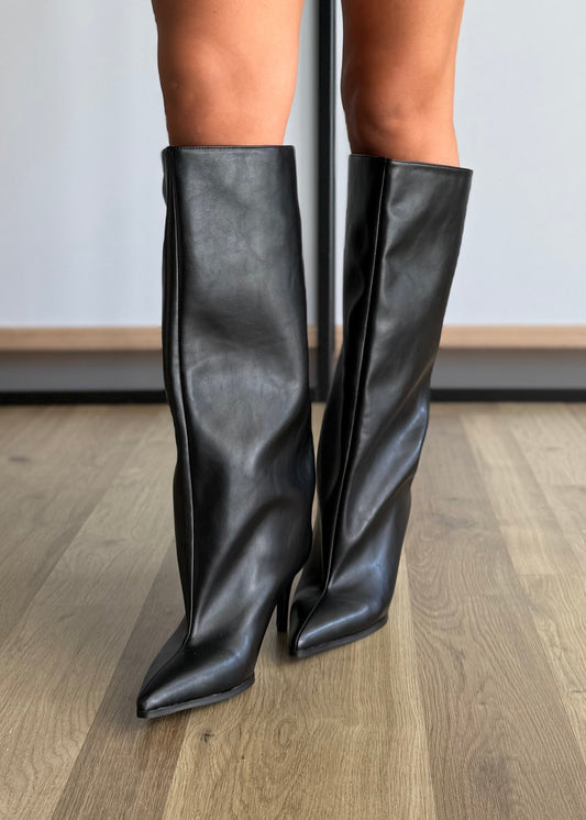 MEL -Bota de caña ancha con puntera afilada