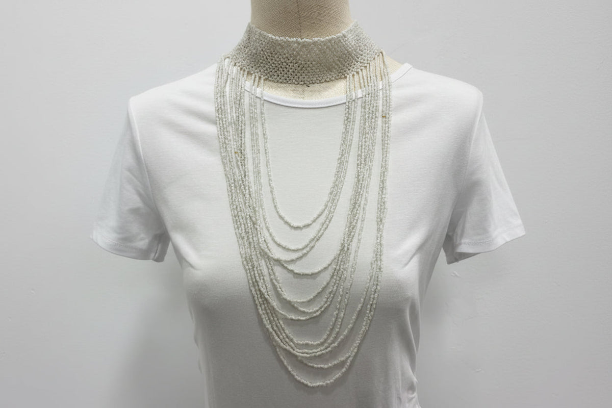 Collar Multicapa de Cuentas Blancas