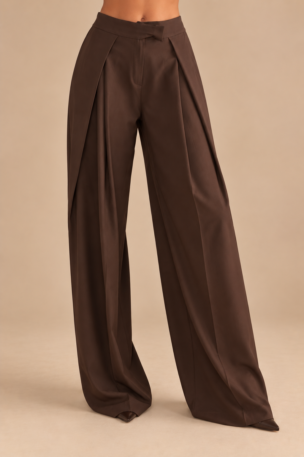 Pantalón marrón , pinzas